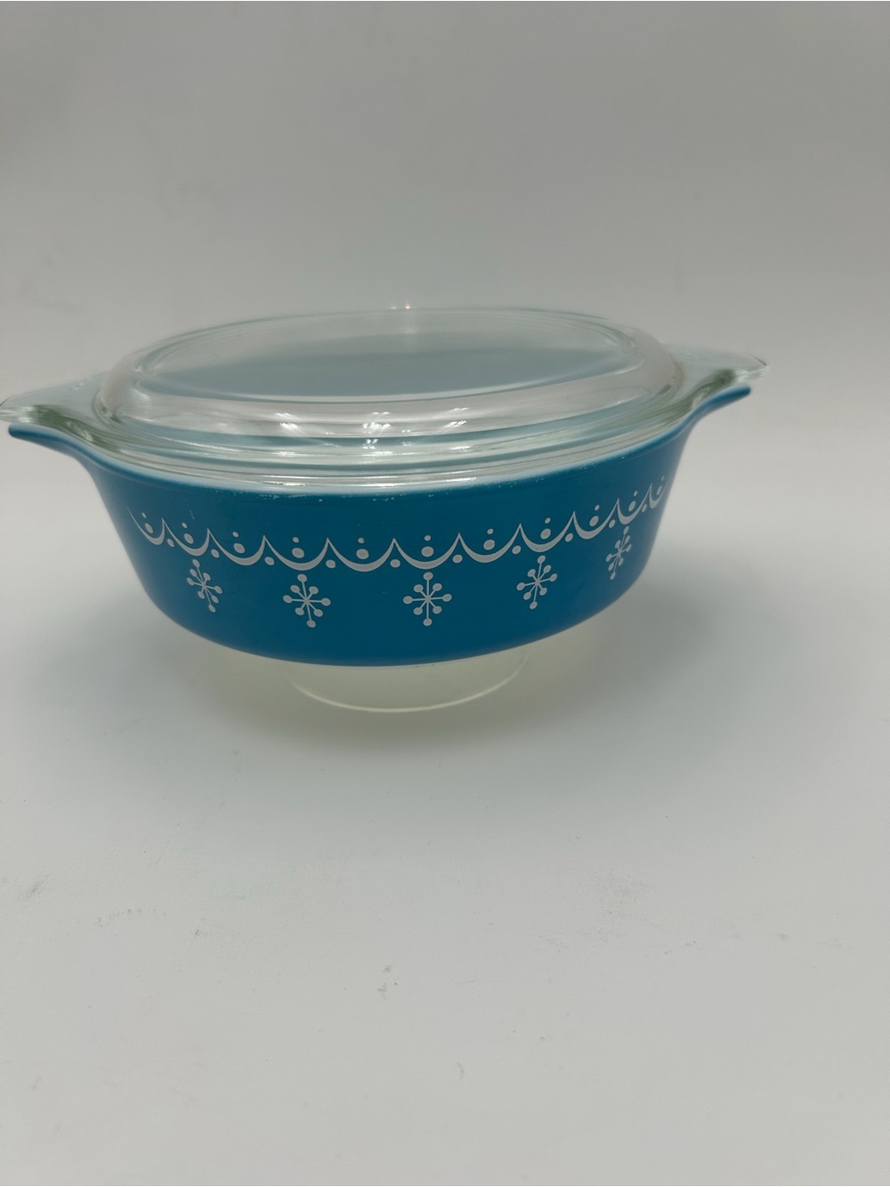 Pyrex Blue Snowflake Pattern Covered Casserole - Picture 2 of 6